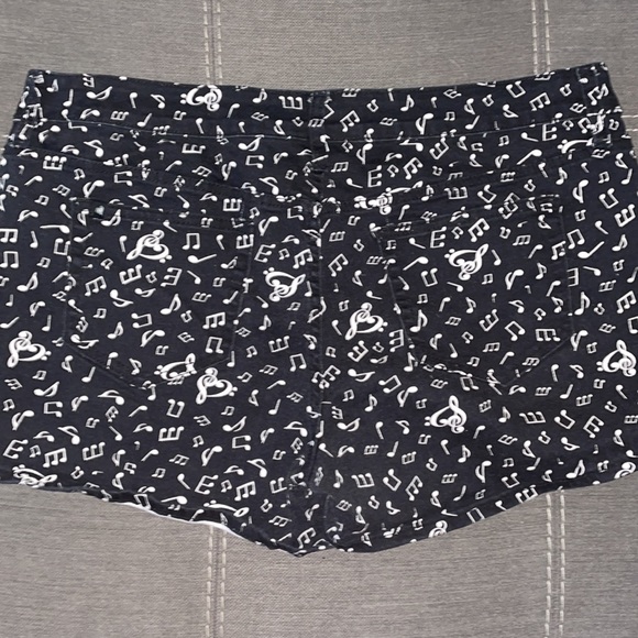 LOW RISE SHORTS (SZ 15) - Picture 4 of 4